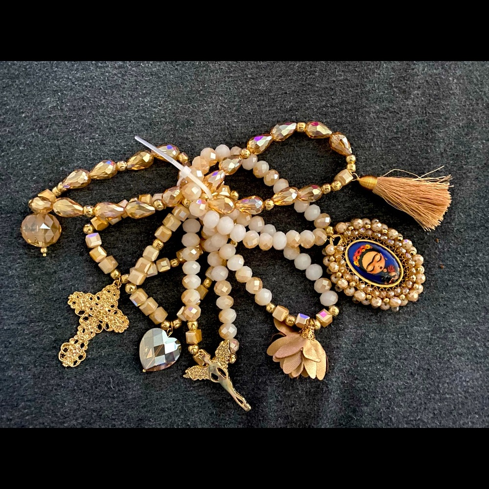 Artesanal 7 piece cream and light brown bracelet